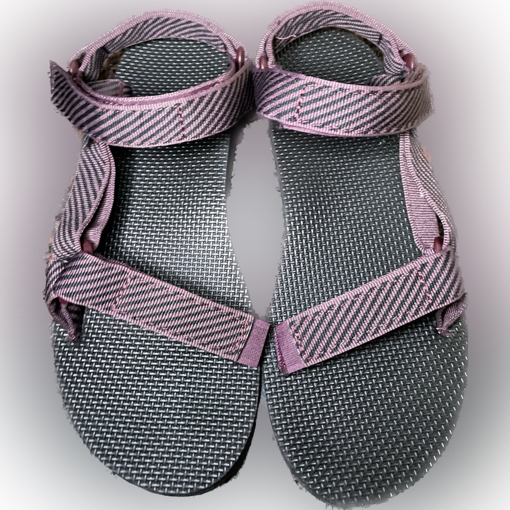 NWOT Teva Women's Original Universal Sandals in Purple and Black